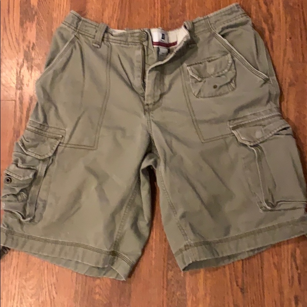 GAP army green cargo shorts